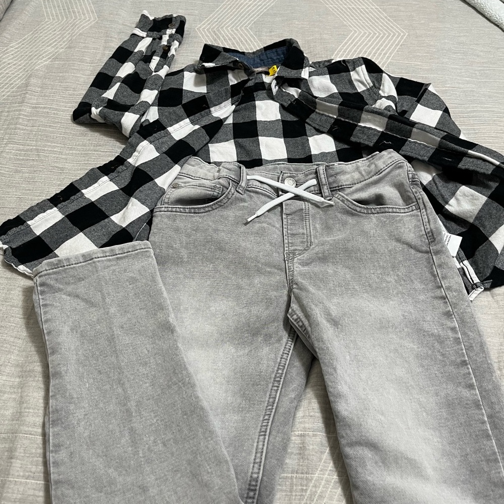 Used once h&m jeans and bottom up shirt rumi+ryder